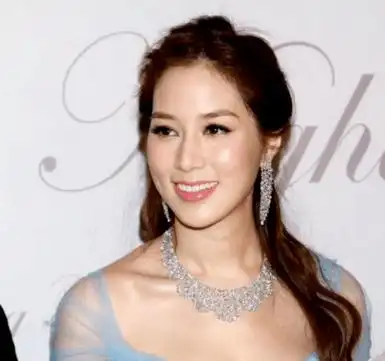 耳高于眉,鼻头圆润,从梁洛施郭晶晶看豪门喜欢的"富贵相"_徐子淇_长相