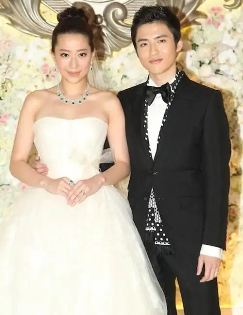 知名模特汪诗诗的妹妹汪圆圆在2013年嫁给"玩具大王"蔡志明的儿子蔡加