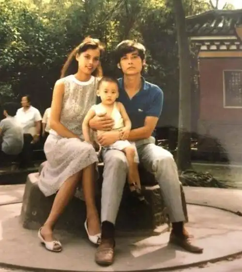 李易峰妈妈:貌若翻版"王祖贤",如今有件事最令她痛心|李沁|李菲儿