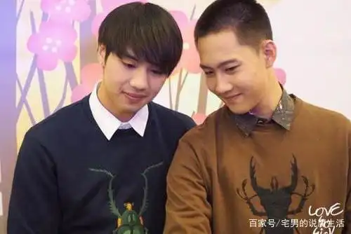 讲述的是em是男校学生会秘书长pun(white 饰)的女朋友,yuri一直把男校