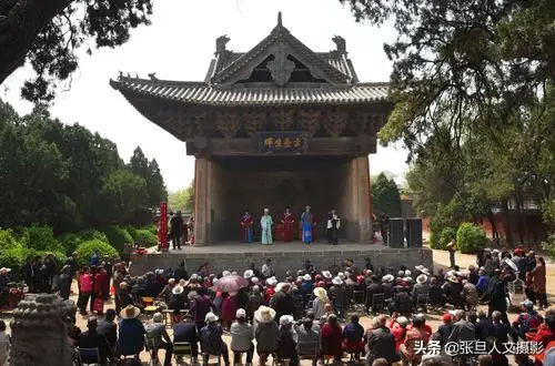 山西临汾有一座元代的古戏台 里面有堪称一绝的东西 中华隗宝