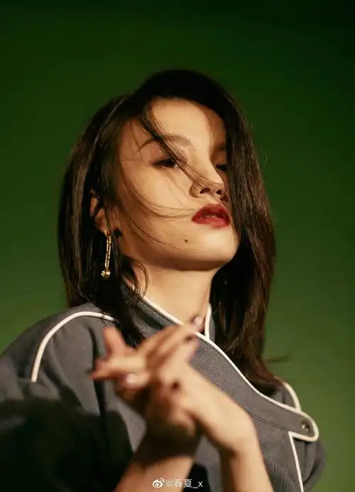 同天解锁国际代言,登一线杂志封面,这枚影后什么时候火!