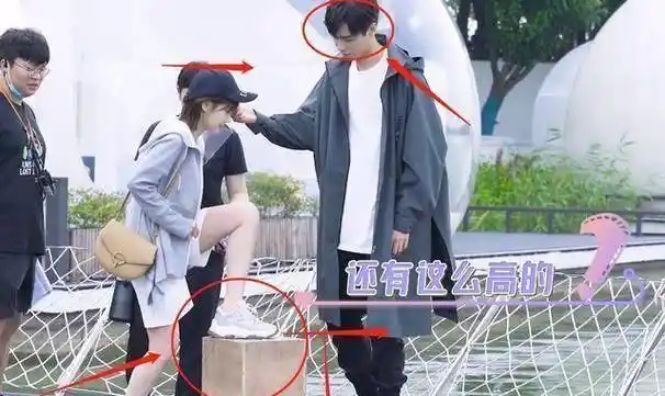 李一桐胡一天拍戏有身高差,垫纸箱不算啥,胡一天弯腰才撩到我了_cm