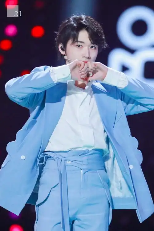 宋亚轩超话#郑爽时代少年团姐姐真漂亮#【201030】快手一千零一夜晚会