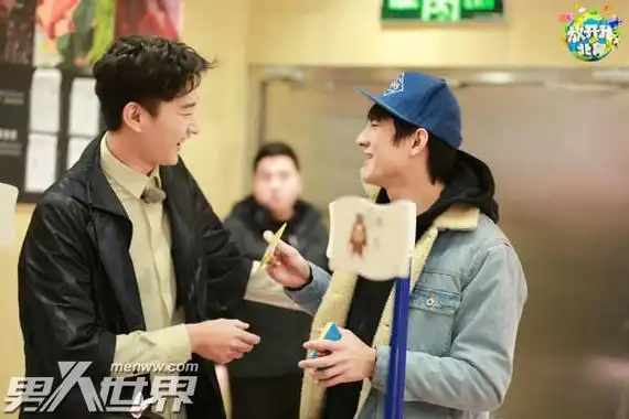 林更新于小彤身高差异大 于小彤攀岩挑战高难度遇险_男人世界