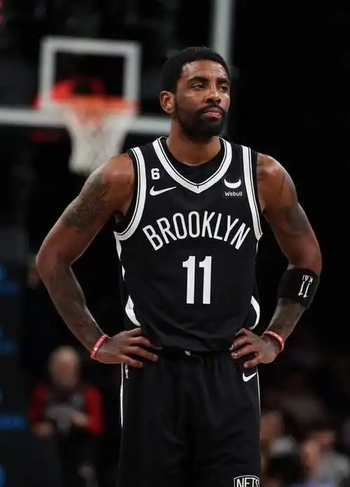 7月12日,安踏官方宣布签约nba球星凯里·欧文,将为欧文打造个人专属